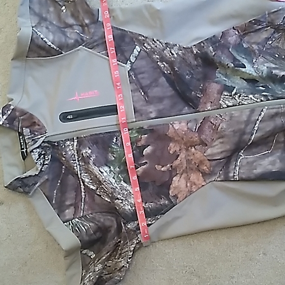 Women's Camo Habit Jacket, Size M - Picture 3 of 6